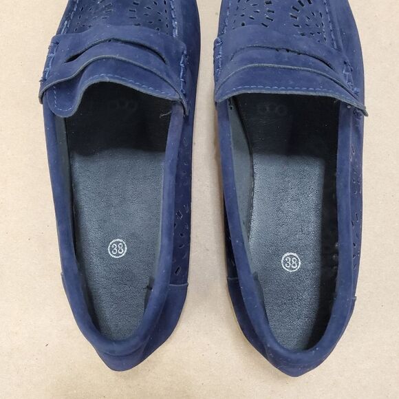 Rosy Velvet Textured Perforated Loafer - Picture 7 of 14